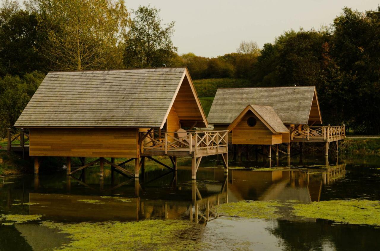 Aqualodge Hotel Insolite Ermeton-sur-Biert Экстерьер фото